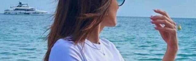 NAŠA VODITELJKA (46) U BRUTALNOM MINIĆU, A U PROGRAMU SMERNA: Svi gledaju u noge, nema ni gram celulita (FOTO)