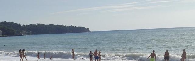 Turisti u panici zbog jezive meduze u Jadranu! Pojavila se kod omiljene plaže, svi pitaju isto FOTO