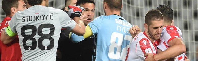 Još jedna bruka i sramota na derbiju: Zvezdin igrač skinuo šorts i jurio golmana Partizana