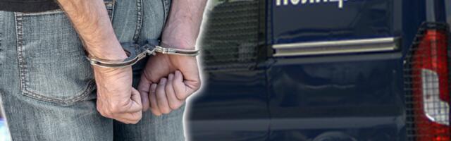 UHAPŠEN MUŠKARAC U NOVOM SADU! Ispred Medicinskog fakulteta nožem pokušao da iseče transparent koji su nosili studenti!