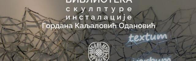 IMAGINARNA BIBLIOTEKA: Izložba skulptura i instalacija u kraljevačkom muzeju