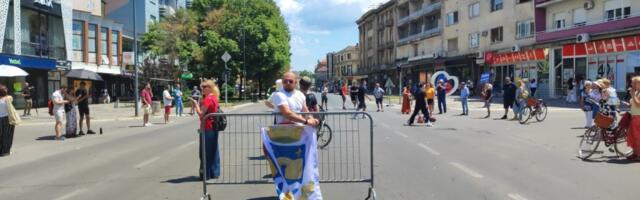 Studenti i građani blokirali glavnu raskrsnicu u Leskovcu, planiraju da tu ostanu 24 sata