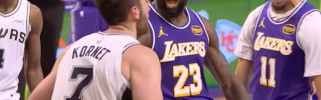 ŠTA RADI ČOVEK U PETOJ DECENIJI ŽIVOTA - NADREALNO! Lebron "poleteo" i monstruozno zakucao preko rivala! Igrači se hvatali za glavu! (VIDEO)