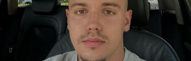 PEVAO PO SAHRANAMA I ZARAĐIVAO: Učesnik rijalitija šokirao je javnost svojim priznanjem - Sveštenik nas je krao godinu dana