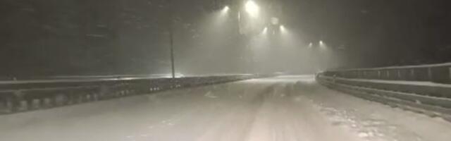 „Topim sneg, sram ih bilo, da li se njihova deca tako kupaju?“: Trideset domaćinstava kod Novog Sada već tri meseca bez struje i vode