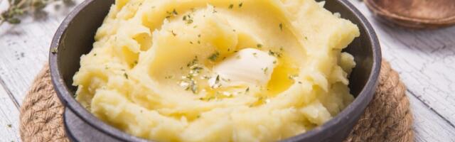 Ostao vam je pire krompir od ručka? Pretvorite ga u hrskave piroške koje nestaju za minut!