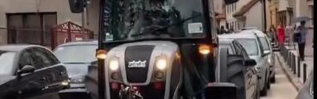 DOK SE DRUGI VOZE U LIMUZINAMA, NJIH DVOJICA SU REŠILI DA OVAKO DOĐU NA MATURU: Užičani oduševili sve pred sobom!