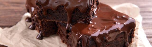 Kolač pun čokolade i višanja