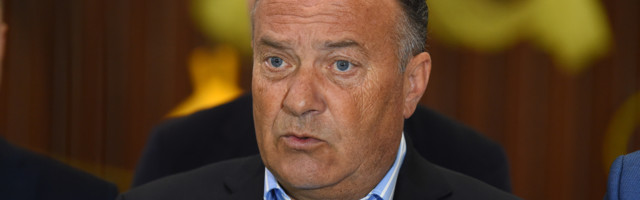 ŠARČEVIĆ: Od prvog septembra osnovci u školske klupe, roditelji biraju