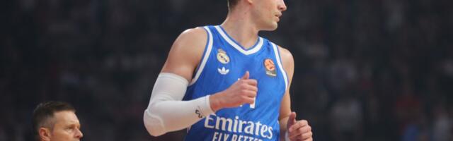 Hezonja gledao večiti derbi sa jednim saigračem na neobičnom mestu, hrvatski košarkaš navijao za crno-bele