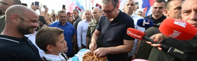 OVAKO JE MALI MIHAJLO DOČEKAO PREDSEDNIKA! Vučić pokazao dirljive scene iz Bogatića: "Imamo najvažniju ideju, a to je Srbija i njen napredak!" (VIDEO)