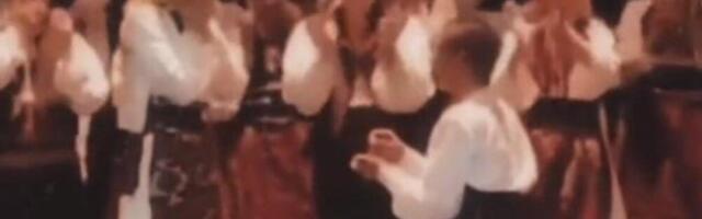 Kakva maestralna prosidba! Nakon nastupka ansabla je klekao i zaprosio je...(VIDEO)