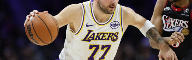 Dončić izašao iz aviona, tripl-dablom srušio Filadelfiju i preskočio Nikolu Jokića