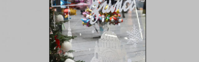 Де­да Мраз и ча­ро­ли­је