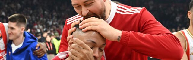 Foto priča sa Zvezda - Hapoel: Nađite nekoga ko će vas voleti kao Motejunas Jaga, rešio je da ga "pojede"