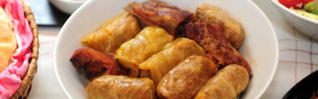 Ovakvu sarmu nikada niste jeli: Ima 2 sastojka zbog kojih je mnogo ukusnija od one koju stalno pravimo