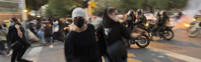 NOVO POGOBLJENJE DEMONSTRANATA U IRANU! Obesili čoveka jer je "vodio rat protiv Boga"!