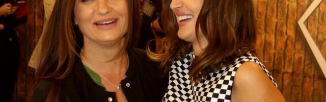 SLAVILO SE DO ZORE KOD ŽIVOJINOVIĆA! Prijina majka Borka obukla posebnu majicu za dolazak unuke Arije! (FOTO)