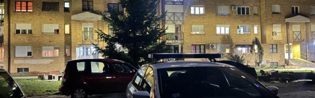 STANARI U ULAZU ZGRADE ZATEKLI HOROR Izboden muškarac u Čačku: Užasan prizor, krvi je bilo svuda (FOTO)