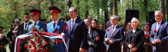 "MALI SRPSKI NAROD POKAZAĆE VAM KAKO IZGLEDA OSTRVO SLOBODE U EVROPI": Moćna Vučićeva poruka na obeležavanju Dana sećanja na žrtve genocida (VIDEO)
