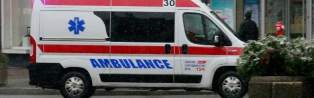 Povređene četiri osobe, teže povređen u padu s terase
