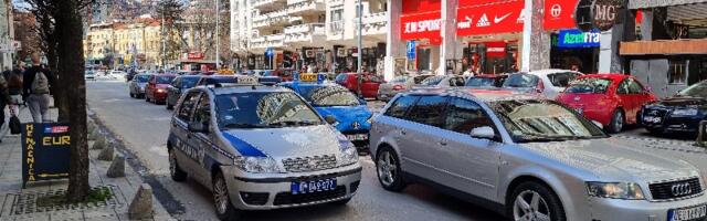 Značajno narušena bezbednost saobraćaja, pešaci ugroženi i na pešačkom prelazu