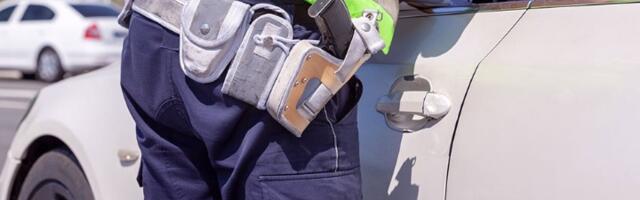 Udes na NBG: Auto prevrnut na krov (FOTO)