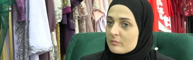 „Serbia fashion week“ izbrisao fotografije dizajnerke iz Novog Pazara na kojima se vidi haljina u bojama palestinske zastave (video)