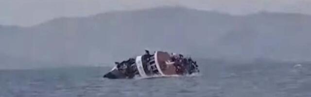 PREVRNUO SE ČAMAC, TRI OSOBE POGINULE: Horor na reci, plovilo u magli udarilo u stenu!