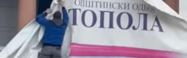 Vučić „pao“ u Topoli!