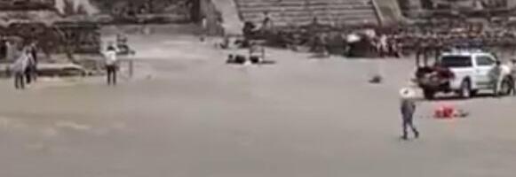 (UZNEMIRUJUĆE) PUCNJAVA NA SVETSKI POZNATOJ TURISTIČKOJ LOKACIJI: Ima mrtvih i ranjenih, muškarac otvorio vatru! Objavljeni snimci napada (FOTO/VIDEO)