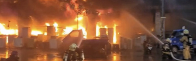 DRAMATIČNE SCENE NA TAJVANU! Požar zahvatio zgradu od 13 spratova! NAJMANJE 14 MRTVIH i VIŠE OD 50 POVREĐENIH! (VIDEO)