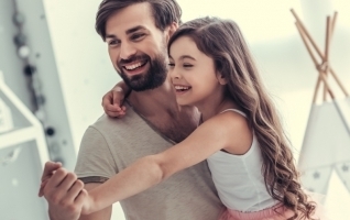 Takmičenje je otkazano, ali tu je tata: Vojnik sa ćerkom zaplesao na 'kućnom' podijumu (VIDEO)