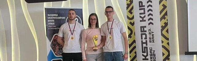 Niški đaci najbolji inovatori u Srbiji - izumeli dodatak koji sve naočare pretvara u pametne