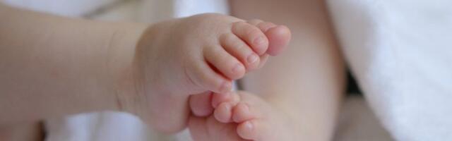 3 BEBE SE GUŠILE ZBOG ISTE STVARI! Ovo je jedini pravilan način da uspavate dete