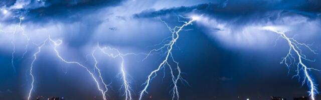 VREME JE OPASNO! Upozorenja RHMZ se samo nižu: Ovi delovi Srbije su sada na UDARU NEVREMENA!