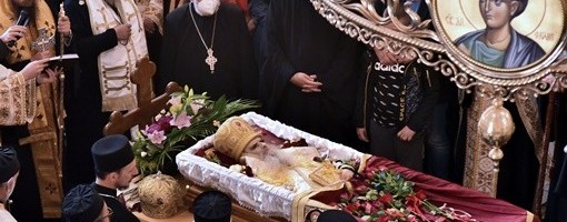 Lekarka KC Crne Gore traži da se zatvori kovčeg s telom mitropolita