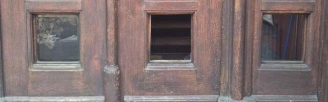 FOTO Krivična prijava protiv žene zbog oštećenja objekta Patrijaršije SPC u Beogradu