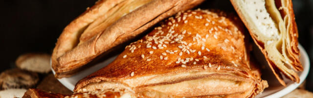 Hrskavi burek,ručno rađen: Neobičnog oblika, ali jednako ukusan (RECEPT +VIDEO)