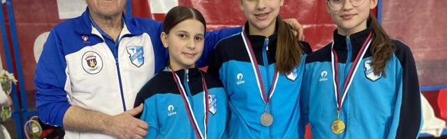 Tri takmičarke – tri medalje: Sjajan uspeh karatistkinja Zadrugara na prvenstvu Vojvodine