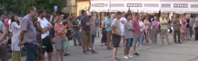 NOVI DEBAKL BLOKADERA! NA SKUP U KRAGUJEVCU DOŠLO 100 LJUDI! U gradu sa 171.000 stanovnika bilo ih 0,06%, prosek starosti studenata - 60-70 GODINA (VIDEO)