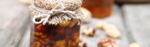 Domaći sirup od oraha i meda - poboljšajte rad štitaste žlezde na prirodan način (RECEPT)