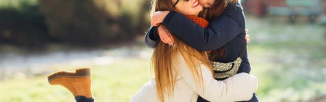 Deset razloga zašto je super imati stariju sestru