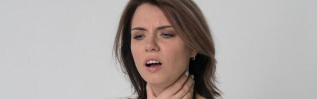 GUBITAK ESTROGENA UTIČE I NA GLAS: Žene u menopauzi obrate pažnju na promuklost i simptome koji mogu da ukazuju i na zlokobnu bolest