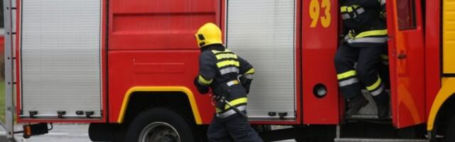 POŽAR U CENTRU ČAČKA! Zapalio se stan u stambenoj zgradi: Vatrogasci na licu mesta!