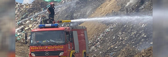 Dan posle požara na deponiji u Jovanovcu: Vatrogasci i dalje na terenu