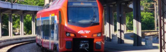 VOZ IZLETEO IZ ŠINA KOD LOVĆENCA: Železnički saobraćaj bio obustavljen, poznato šta je sa putnicima!