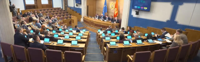 Nova izdaja iz Crne Gore: Izložba o Srebrenici otvorena u holu Skupštine