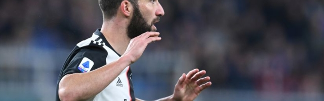 Iguain stigao u Torino, čekaju ga dve nedelje karantina