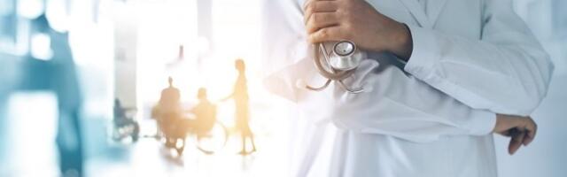 Zašto doktori nose bele mantile?